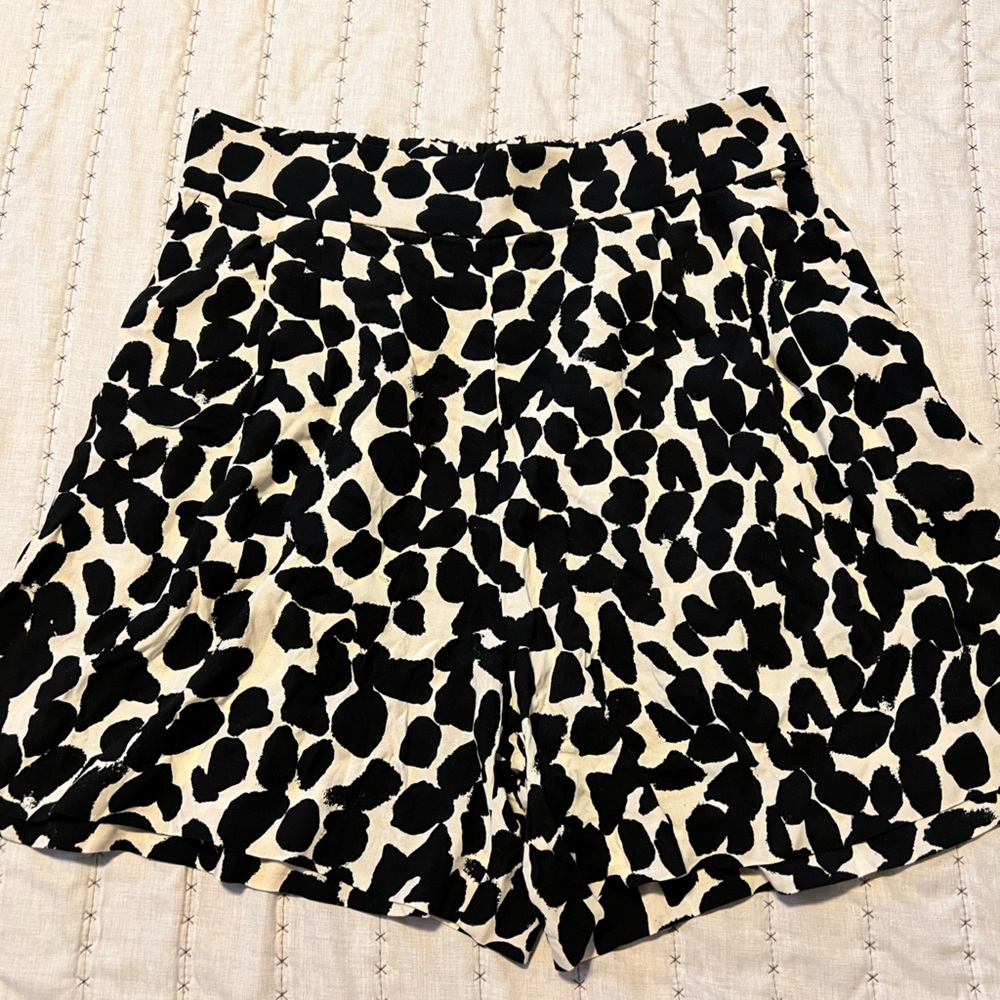 H&M Loose Fit Shorts | Size US 8